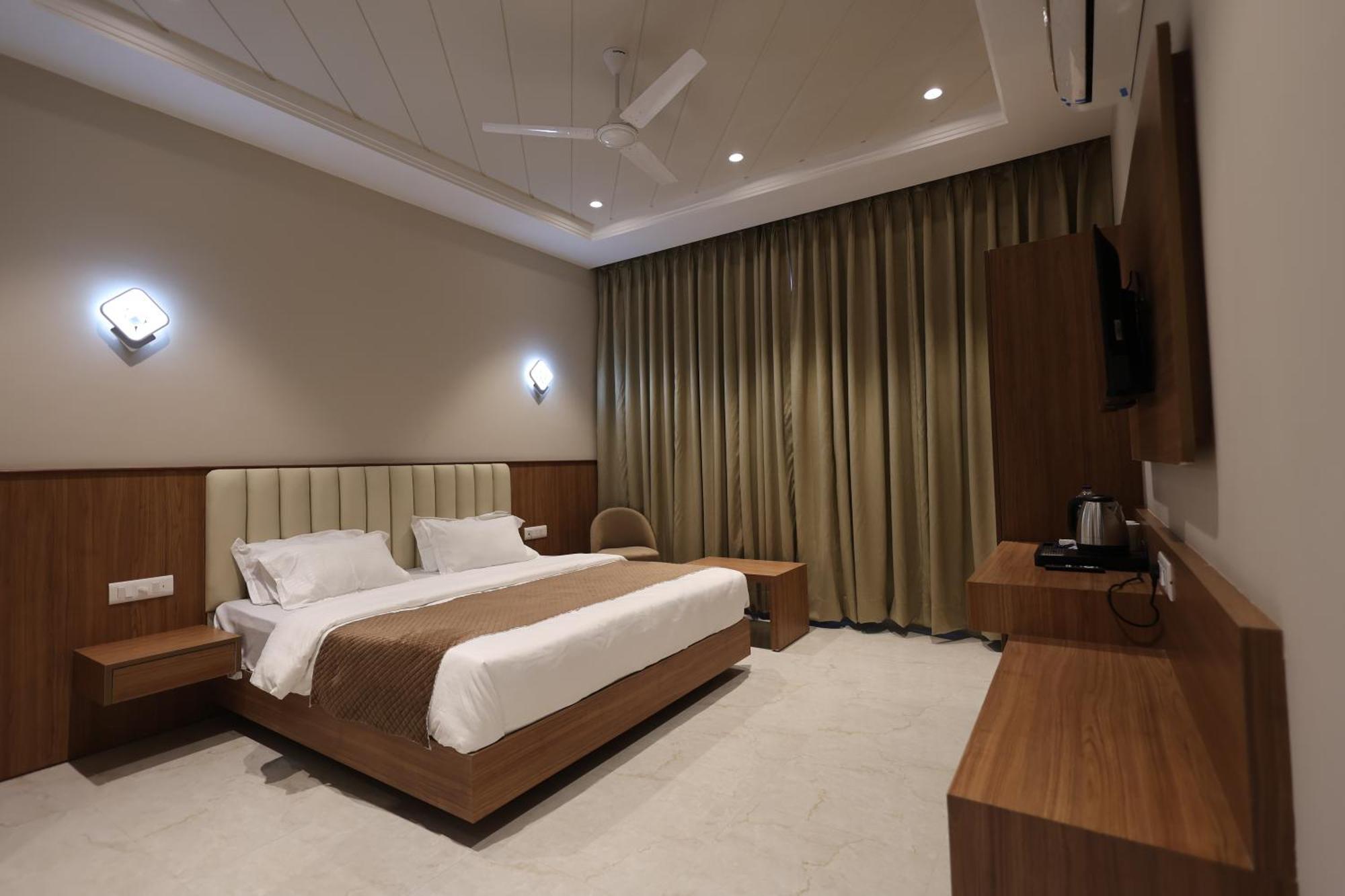 Hotel Regal Palm Moradabad Exterior photo