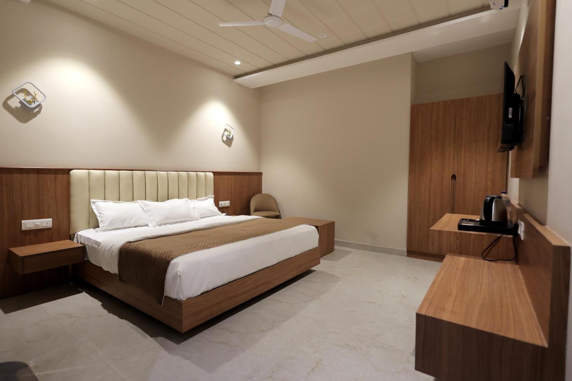 Hotel Regal Palm Moradabad Exterior photo